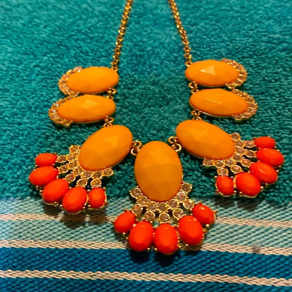 Costume Elegant necklace 19 inches